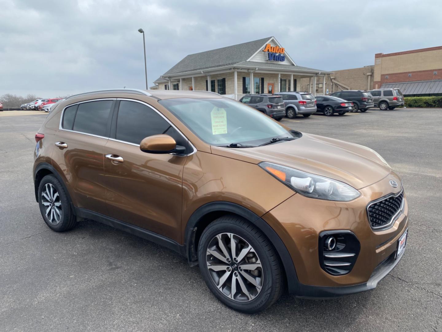 2017 BROWN Kia Sportage EX FWD (KNDPN3AC2H7) with an 2.4L V6 DOHC 24V engine, 6A transmission, located at 420 I-35E, Lancaster, TX, 75146, (469) 297-4144, 32.593929, -96.823685 - Photo#3